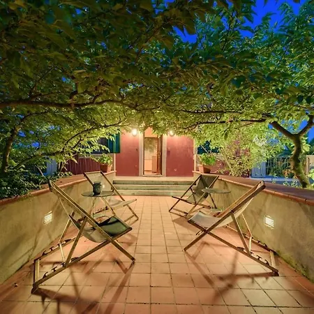 Ferienhaus N A P L House *